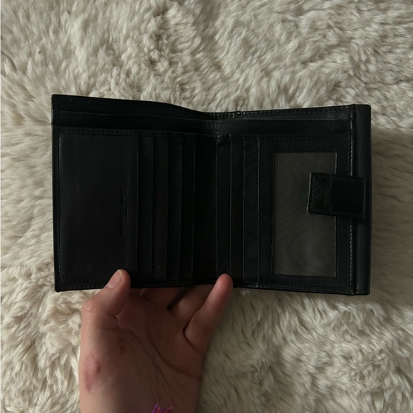 Salvatore Ferragamo - Gancini Key Ring Black Leather Bi Fold Wallet - Picture 6 of 16